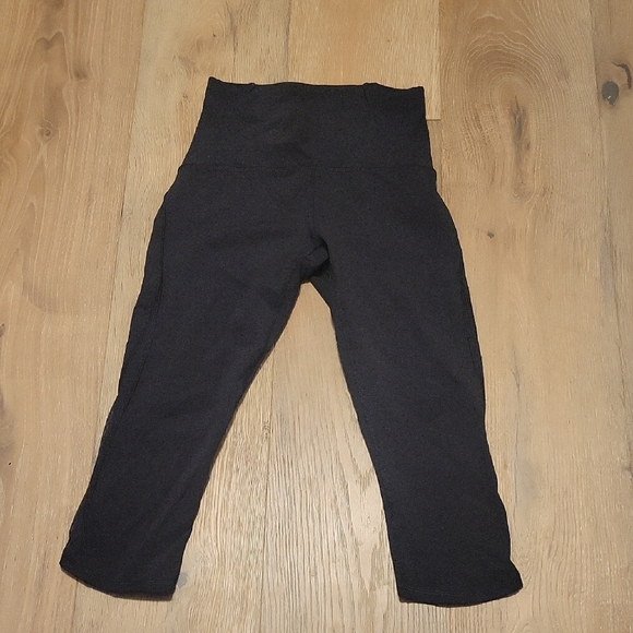 Lululemon Capri Black Athletic Leggings Size 4 - Picture 1 of 6